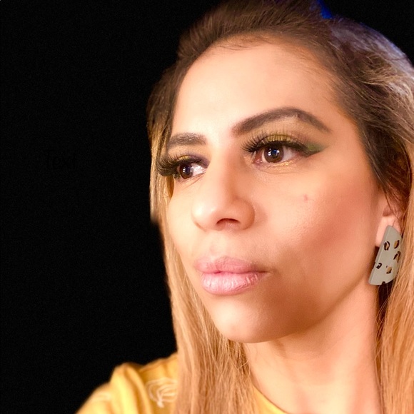 Meet your Posher, Nancy - Picture 1 of 1